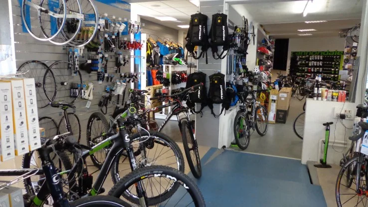 Cycles AJP à Noisy-le-Grand