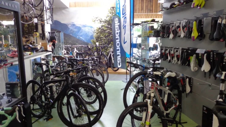 Cycles AJP à Noisy-le-Grand