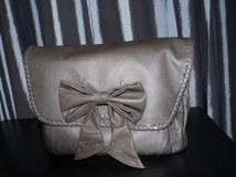 Non Communiqu&eacute;