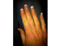 Ongles &agrave; la r&eacute;sine