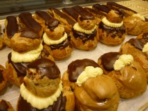 Assortiment &eacute;clairs, religieuses...