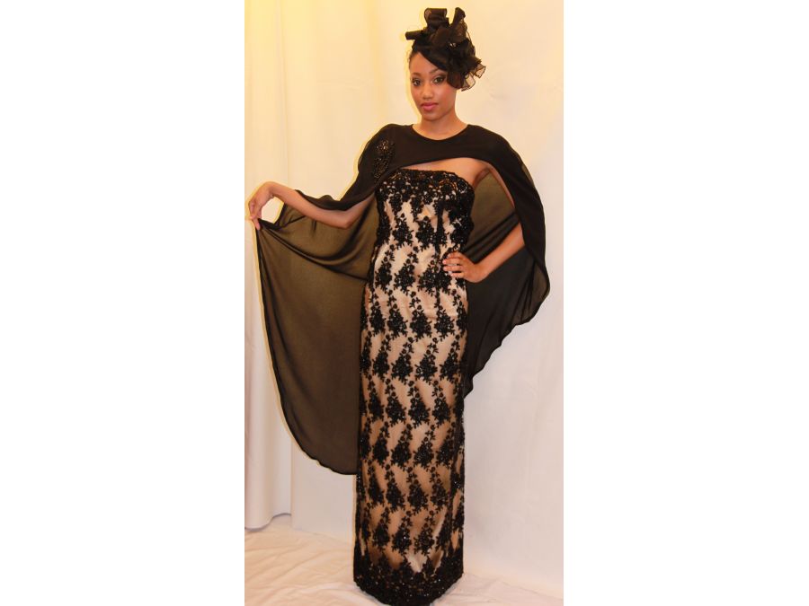 Robe de soir&eacute;e dentelle beige/noire 