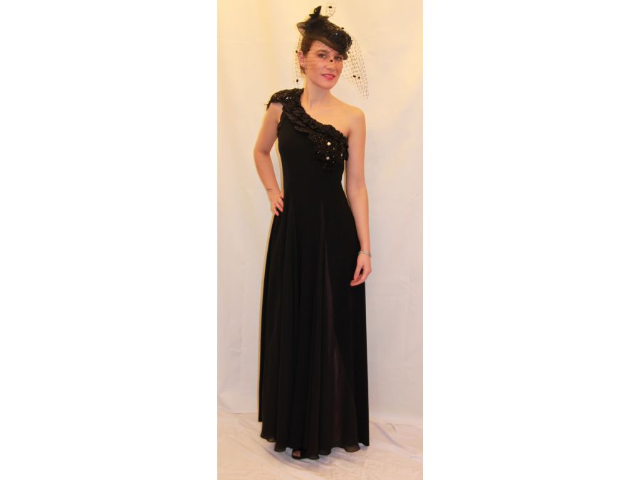 Robe de soirée une épaule nue à La Varenne Saint Hilaire