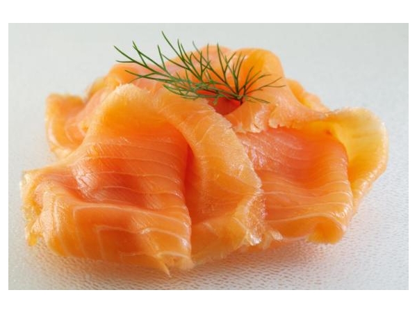 Saumon fum&eacute; au bois de h&ecirc;tre maison 