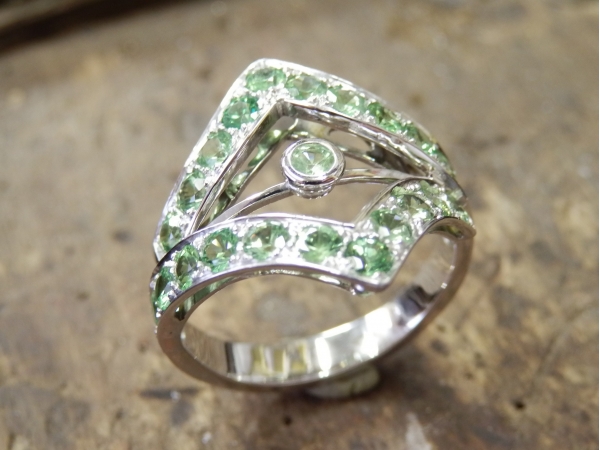 Bague Or blanc, Grenat Tsavorite à Bry-sur-Marne