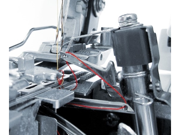 CA/Surjeteuse JUKI MO-214D