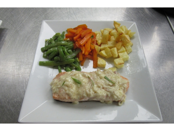 Saumon sauce &eacute;chalotes