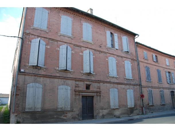 Immeuble de caract&egrave;re de 980 mÂ²