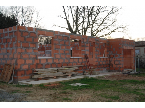 Giroussens maison &agrave; finir terrain 386 mÂ²