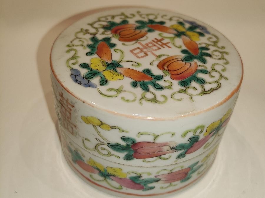 Bonbonnière en porcelaine