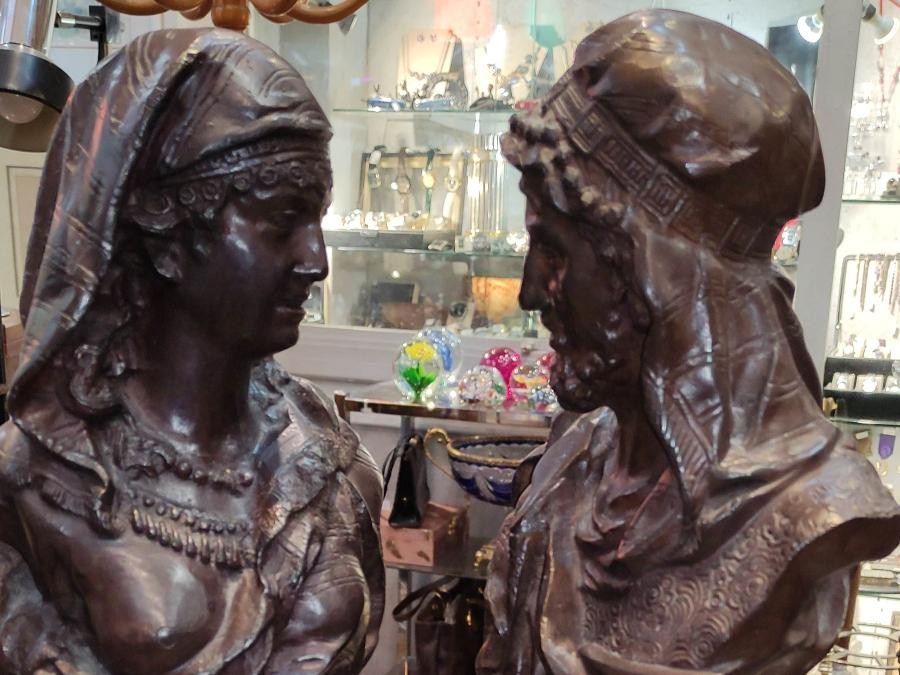 Paire de bustes orientalistes en bronze