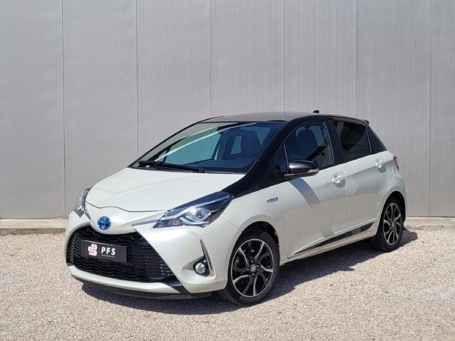 TOYOTA Yaris hybride 100h Collection toit panoramique 13.800 km !