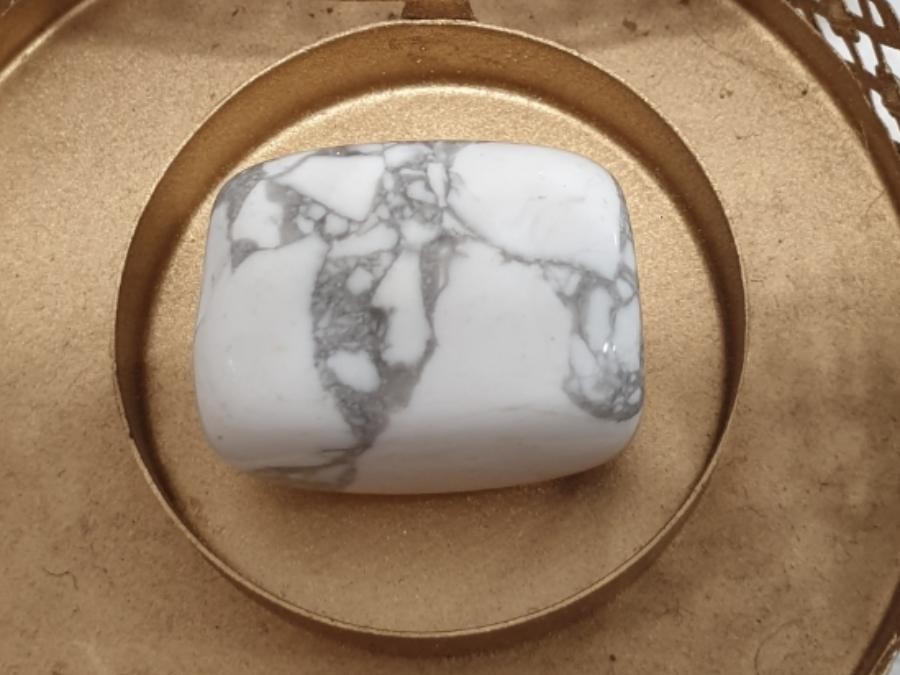 HOWLITE