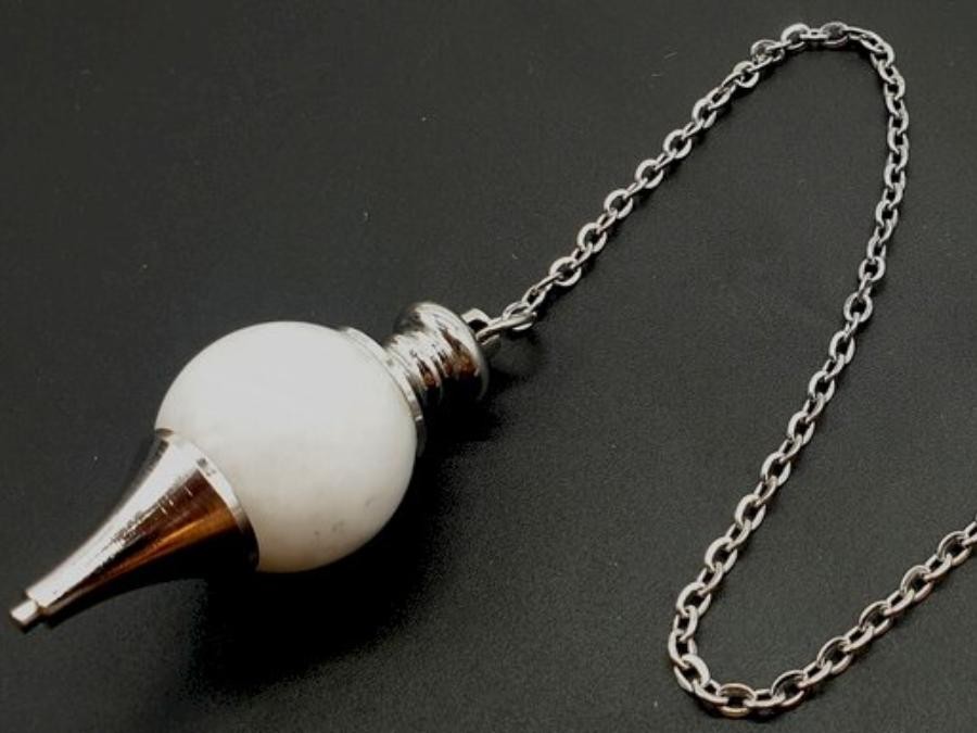 Pendule sphère Pierre de Lune Blanche