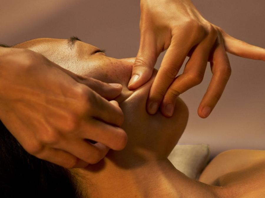 NOËL - Soin Visage Kobido 50mn & Pose de Verni- Semi Permanent