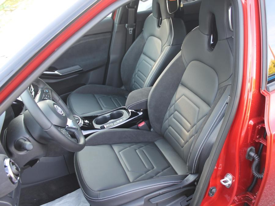 Nissan Juke II (2) 1.6 Hybrid 143 N-Design Full équipé, Caméra360 à Saint-Sulpice-la-Pointe - image 4
