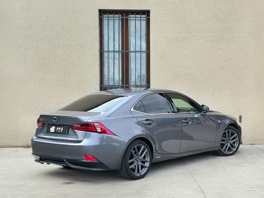LEXUS IS 300h 223ch Hybrid F Sport à Labarthe-sur-Lèze - image 2