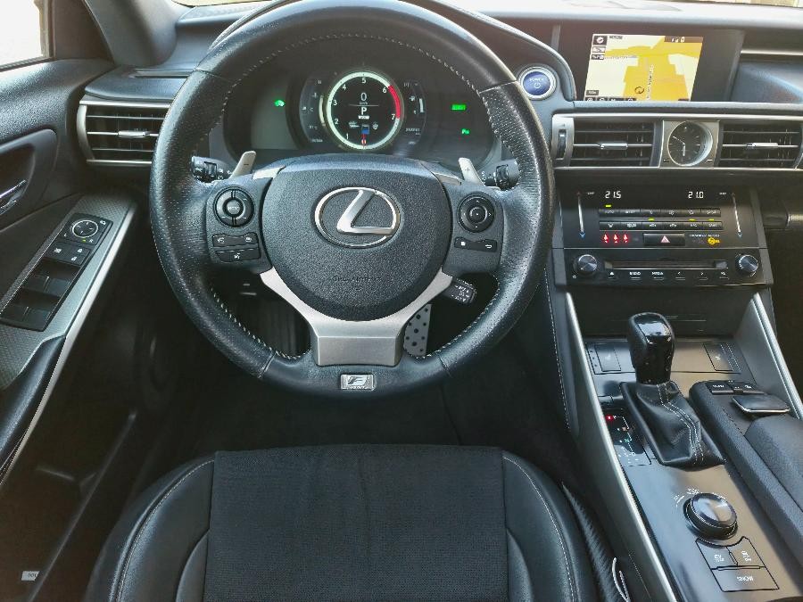 LEXUS IS 300h 223ch Hybrid F Sport à Labarthe-sur-Lèze - image 3
