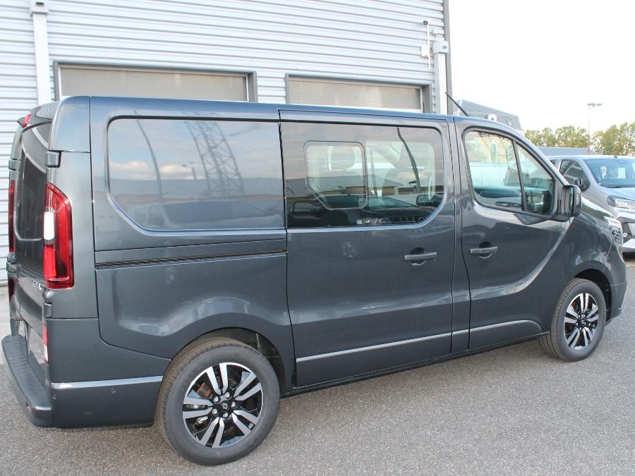 Renault Trafic III (3) Cabine Approfondie L1H1 2.0 Blue DCI 170 à Saint-Sulpice-la-Pointe - image 2