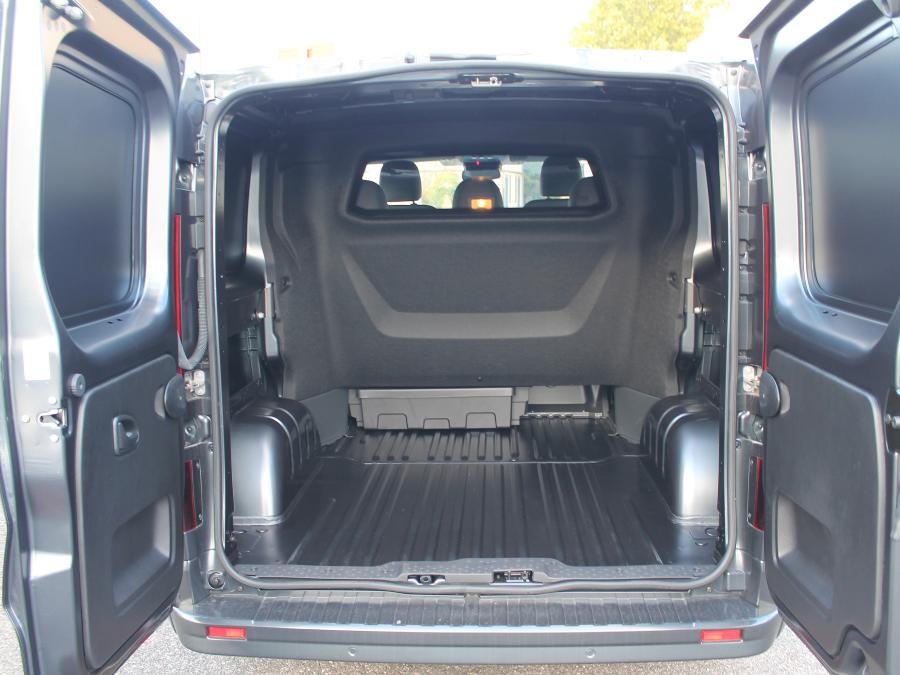 Renault Trafic III (3) Cabine Approfondie L1H1 2.0 Blue DCI 170 à Saint-Sulpice-la-Pointe - image 4